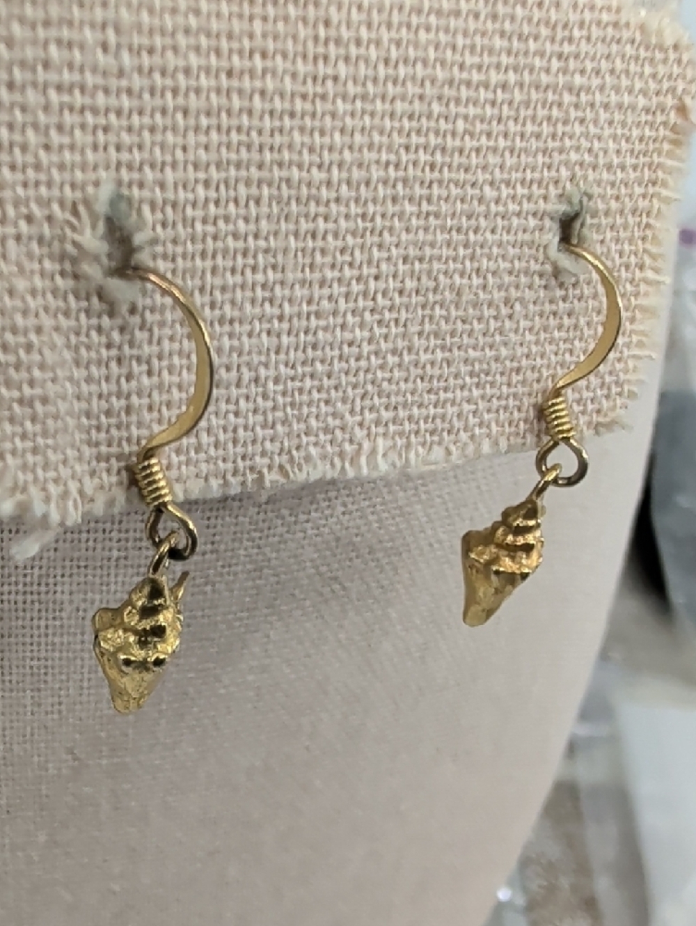 Vintage Gold Tone Conch Shell Dangle Earrings Coastal Estate Jewelry - Picture 9 of 17